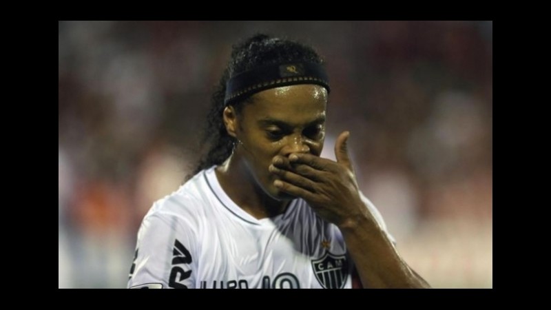 Calciomercato: Ronaldinho svincolato, per i bookie andrà al Boca