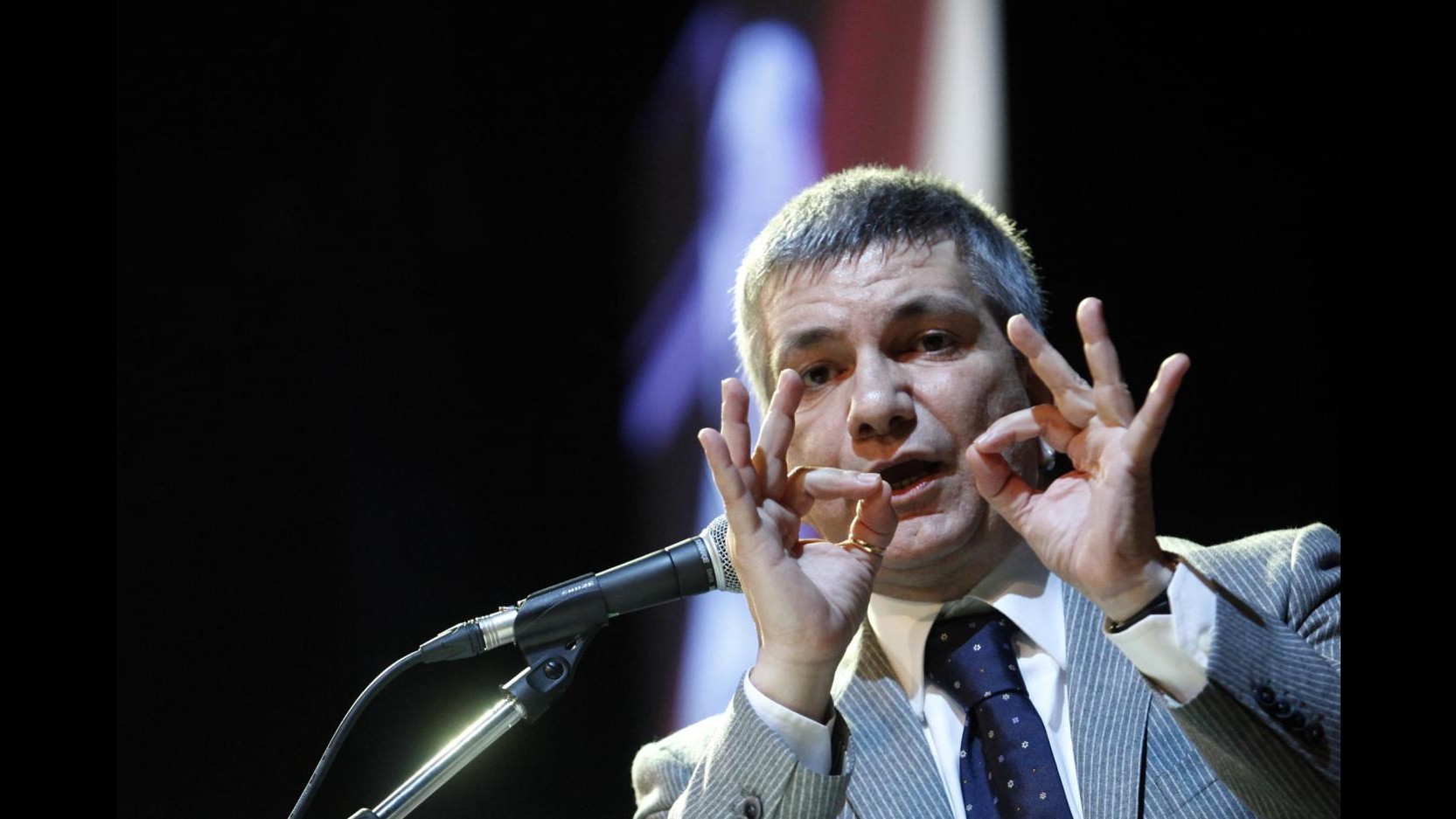 Rifiuti, Vendola: Il governatore Caldoro ha le mani legate