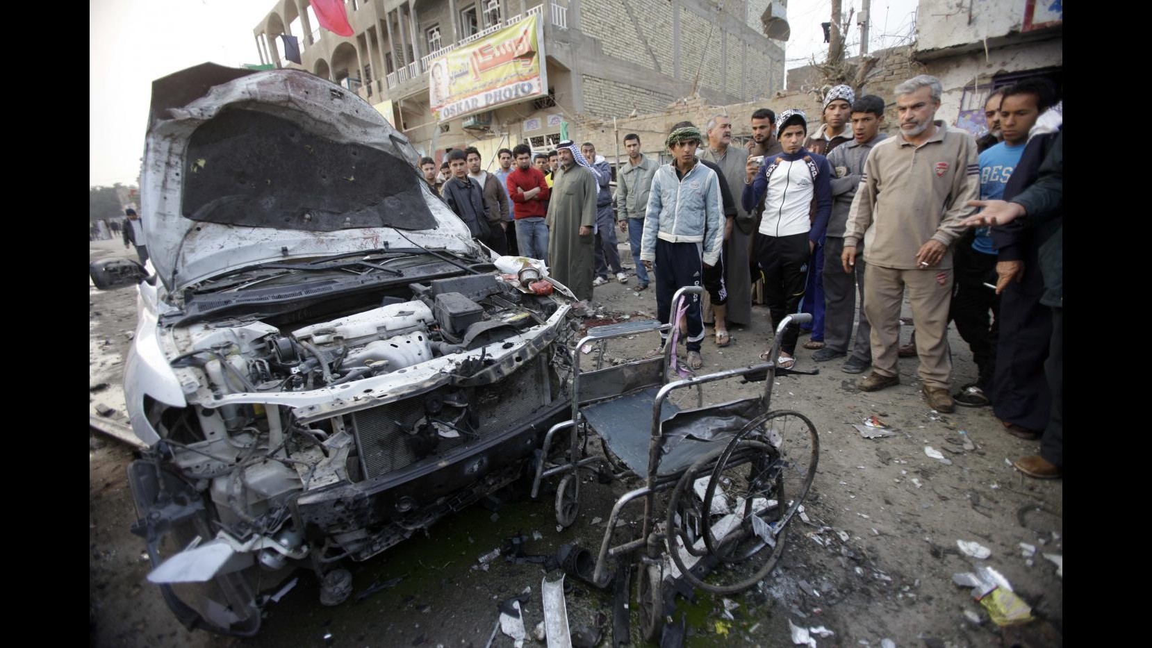 Iraq, kamikaze su sedia a rotelle si fa esplodere a stazione polizia: 3 morti