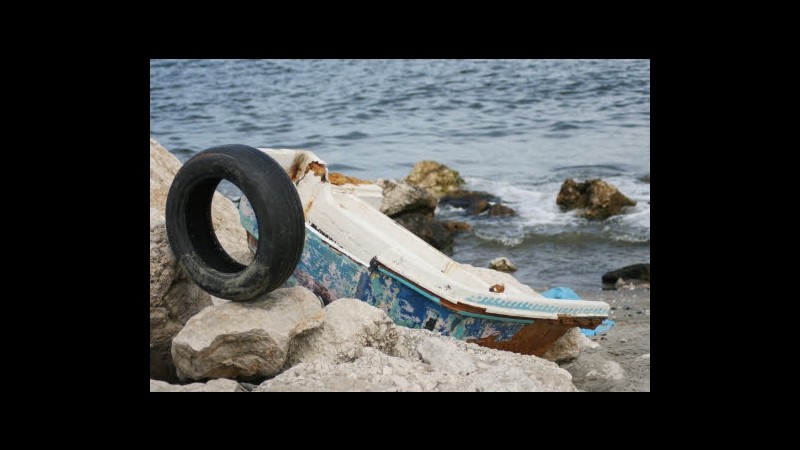 Rifiuti, turisti in fuga da Sorrento, strade pulite ma mare sporco