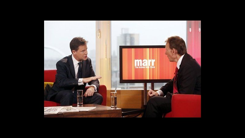 Regno Unito, Clegg: No a cauzione per immigrati, ostacolerò misura