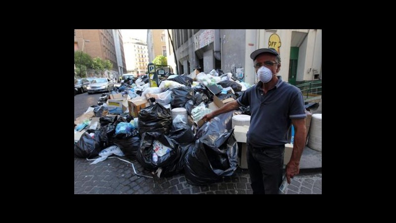 Rifiuti, procura Napoli indaga anche per omissione in atti d’ufficio