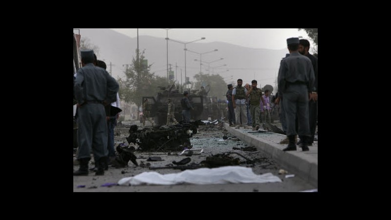 Afghanistan, sale a 60 bilancio morti esplosione davanti ospedale