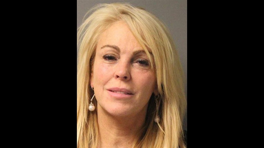 Mamma di Lindsay Lohan arrestata per guida in stato di ebbrezza
