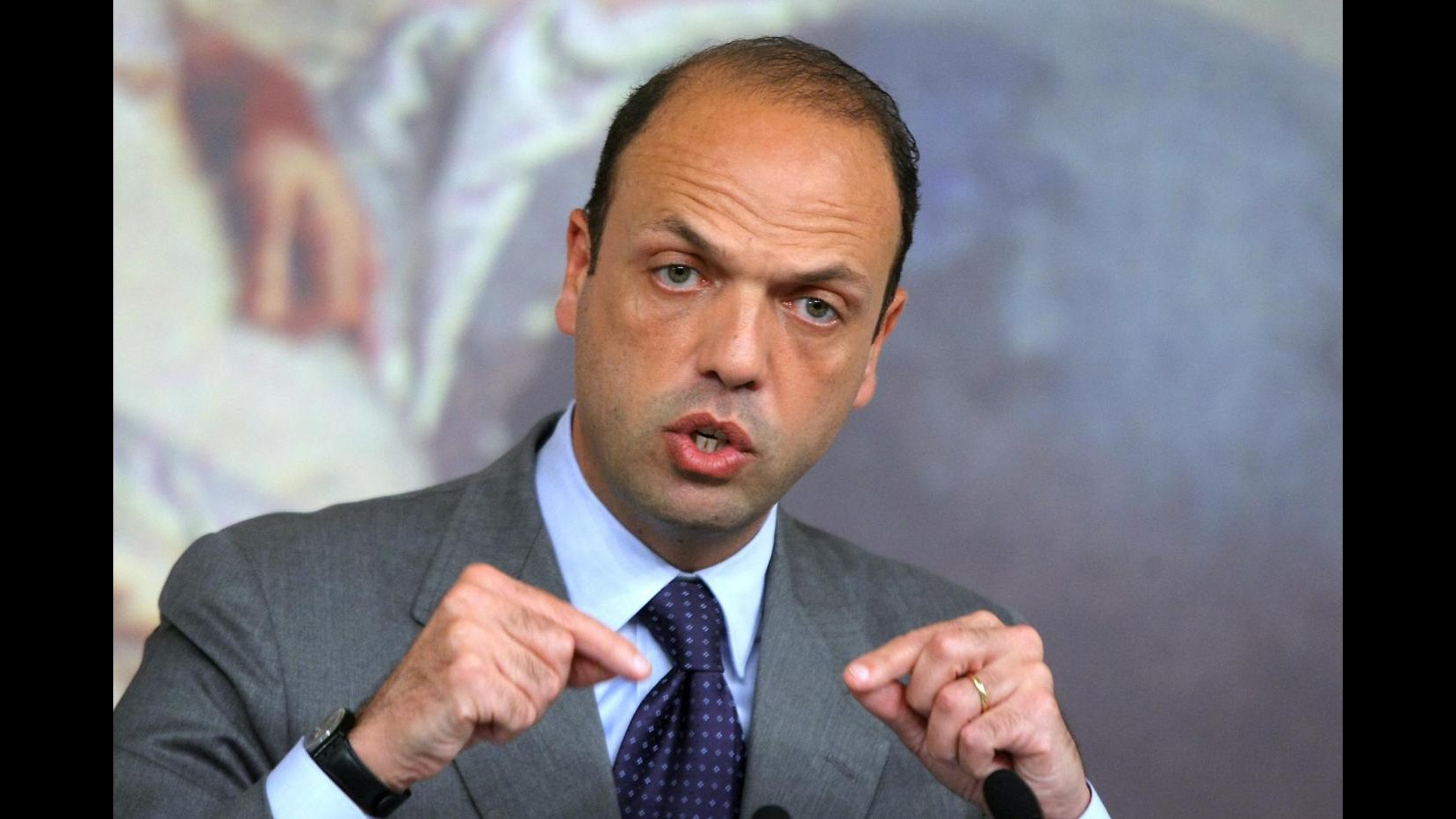 Governo, Alfano: Tutto va avanti come previsto e questa è una notizia