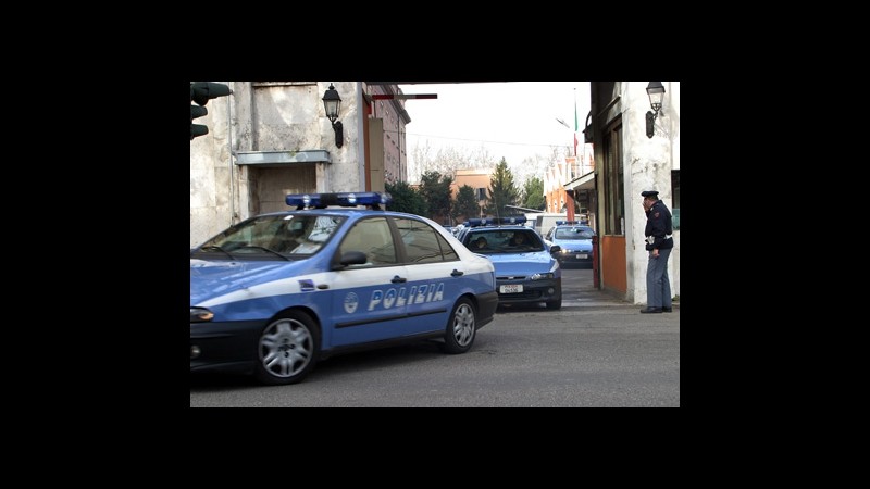 Milano, ragazza trovata morta in casa, amico interrogato