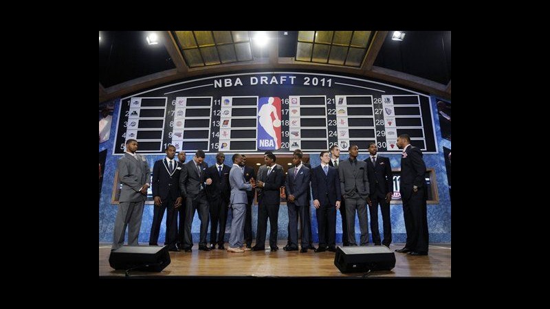 Nba, Kyrie Irving la prima scelta assoluta del Draft 2011