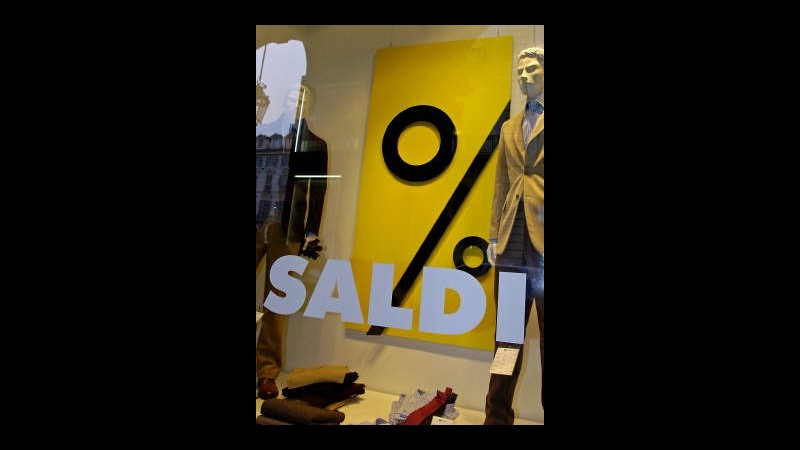 Istat: A maggio cala la fiducia dei consumatori italiani