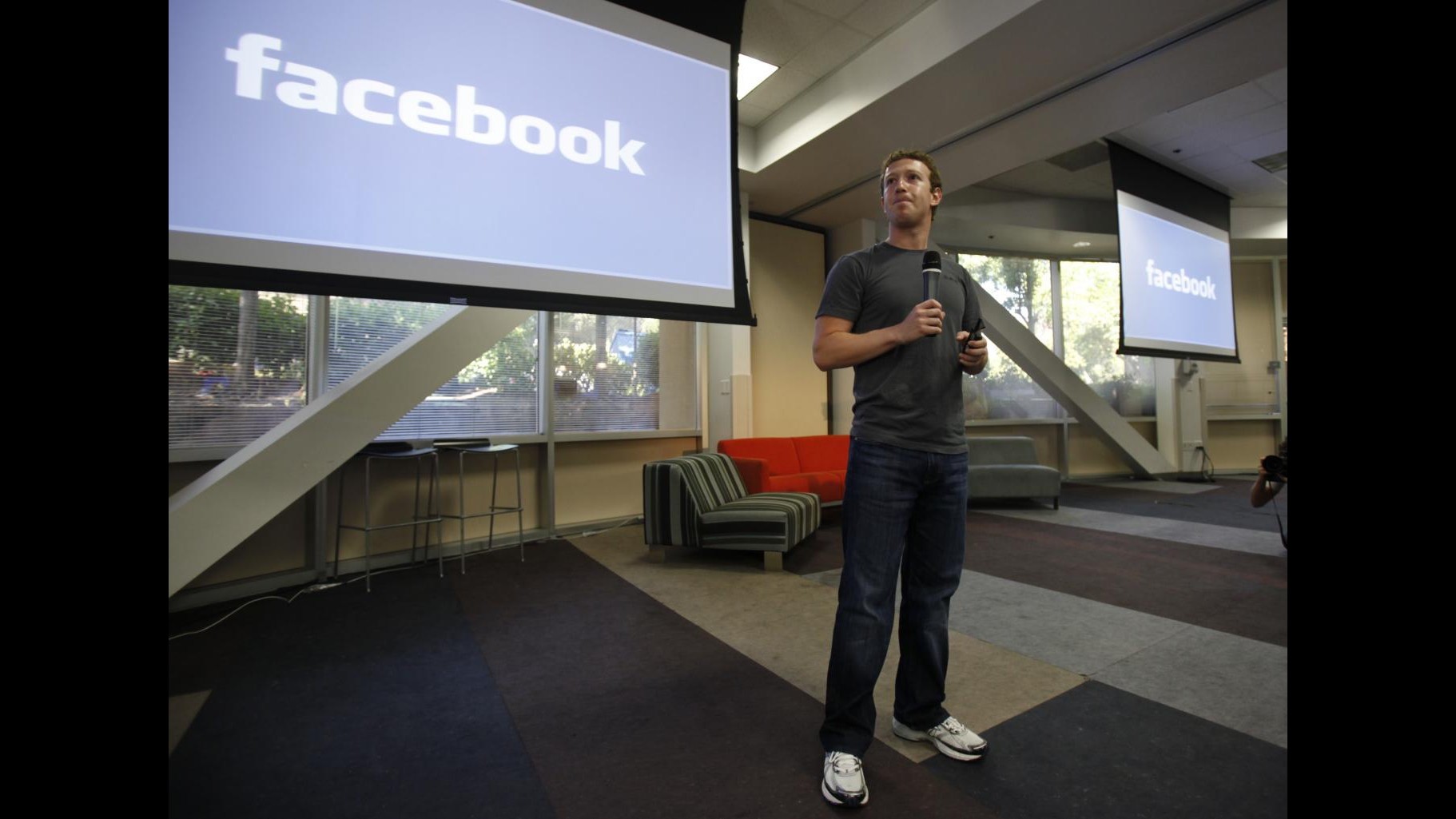 Facebook ora è solo di Zuckerberg