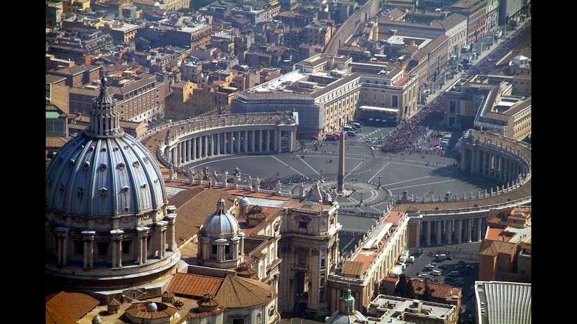 Vaticano, il mondo cattolico tra ‘caso Berlusconi’ e crisi