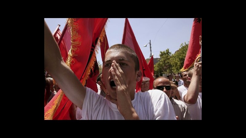 Kosovo, in migliaia protestano a Pristina contro corruzione governo