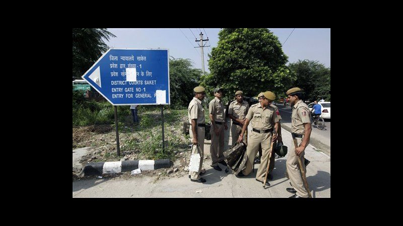 India, condannati 4 sospetti per stupro studentessa a Nuova Delhi