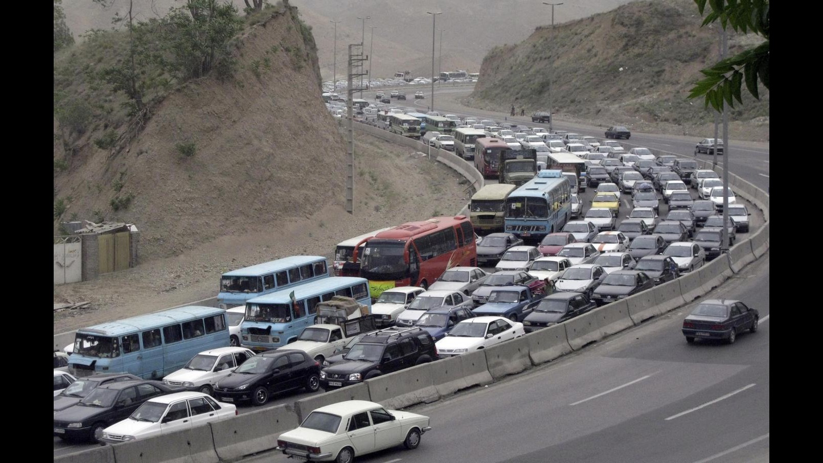 Iran, scontro tra 2 autobus a sud di Teheran: 44 morti e 44 feriti