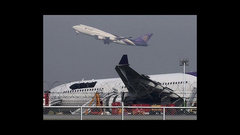 Thailandia, aereo Thai Airways fuori pista a Bangkok: 14 feriti