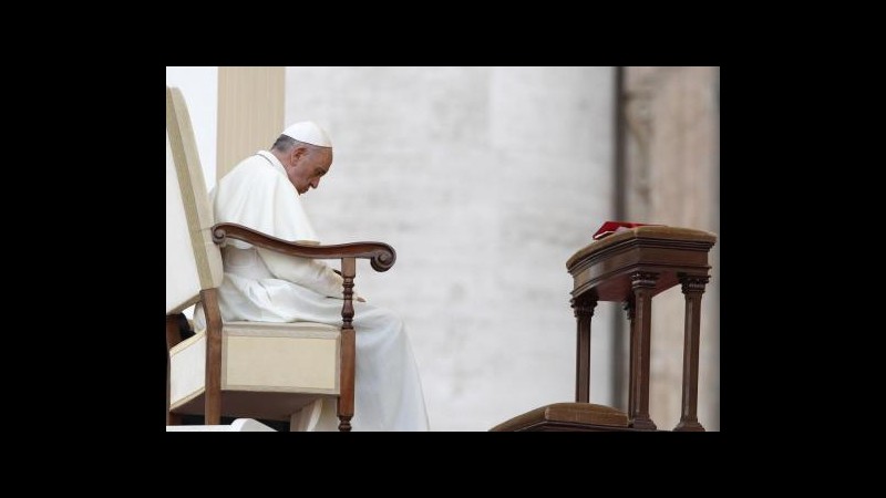 Siria, 100mila in piazza San Pietro. Papa: Guerra è sconfitta umanità