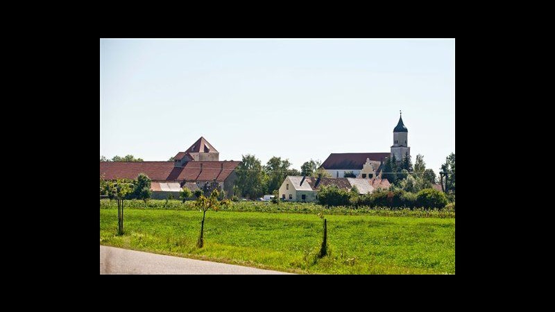 Germania, polizia toglie 40 bambini a setta cristiana: sospetti abusi