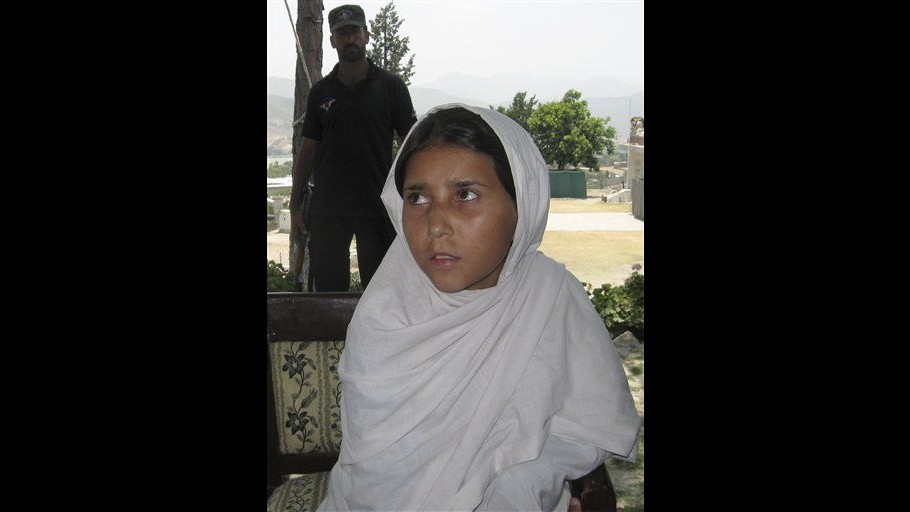 Pakistan, rapita e imbottita di esplosivo, bimba di 9 anni si salva