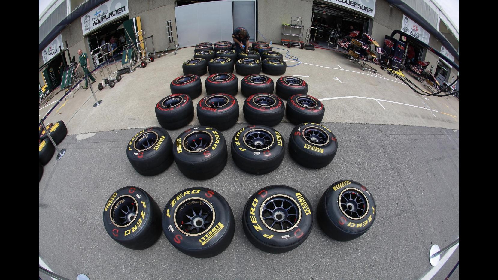 Formula 1, Pirelli porta in Spagna la mescola soft e medium