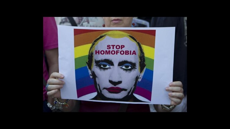 Russia, proposta nuova legge anti-gay: via figli a genitori omosessuali