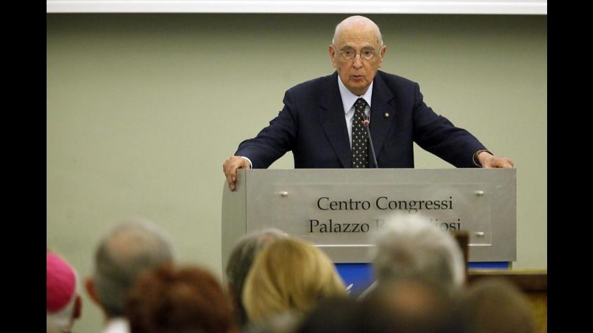 Napolitano: Restiamo in Libia. Maroni: Non cambio idea, lasciamo