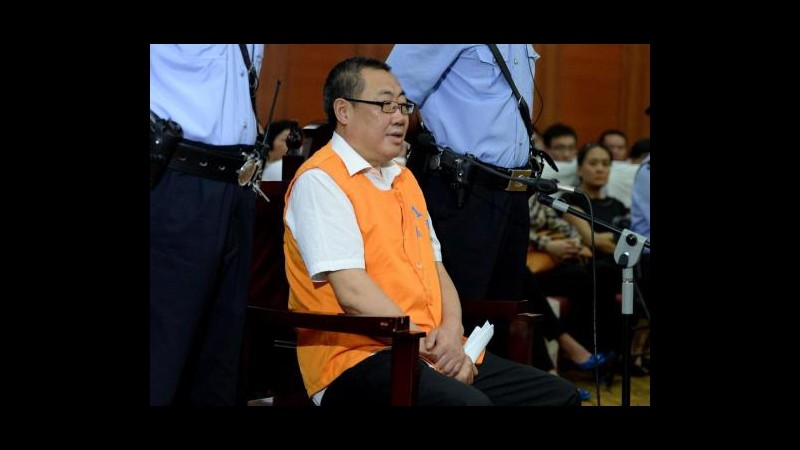 Cina, 14 anni carcere a funzionario soprannominato ‘fratello orologio’