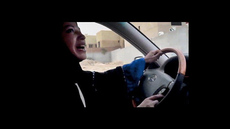 Arabia Saudita, donne al volante chiedono sostegno a Clinton e Ashton
