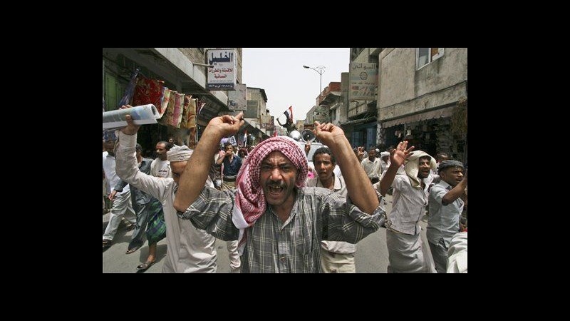 Yemen,manifestanti a Sanaa chiedono che figlio di Saleh lasci il Paese