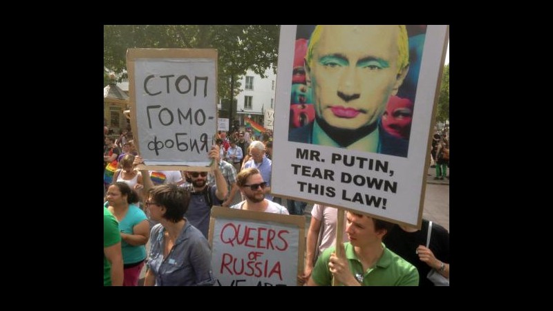 Russia, Putin: Bene Obama su attivisti gay, potrei incontrarli anch’io