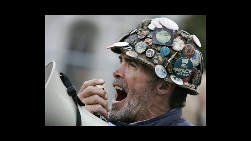 Londra, morto Brian Haw: Dal 2001 in tenda a Westminster per la pace