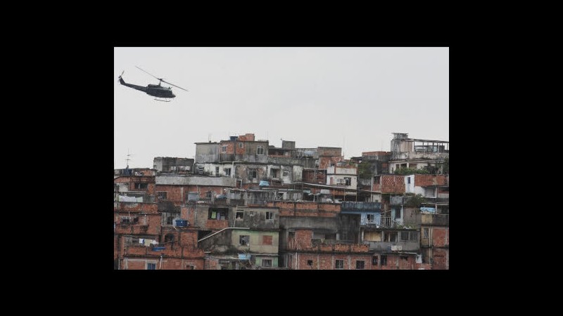 Rio de Janeiro, polizia prende controllo di favela Mangueira