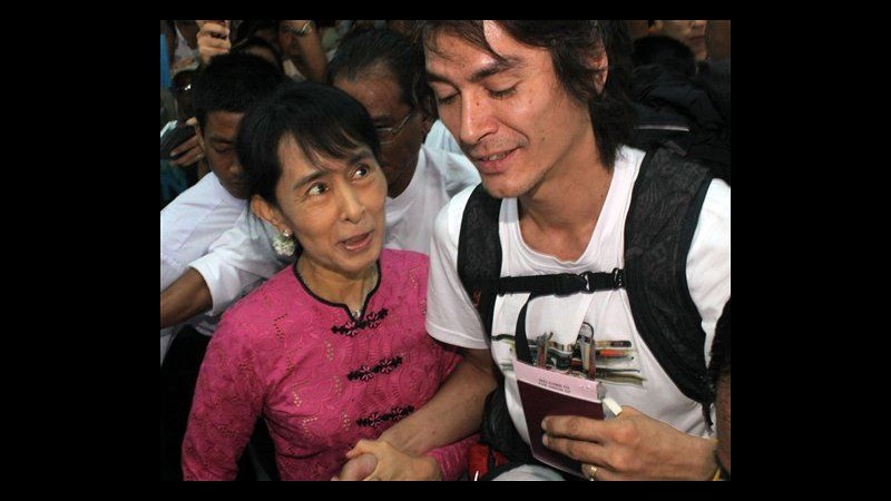 Birmania, Suu Kyi: Per mio compleanno chiederei pace per il Paese