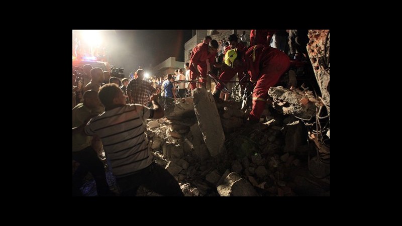 Libia, raid Nato su Tripoli stanotte, governo denuncia: morti civili
