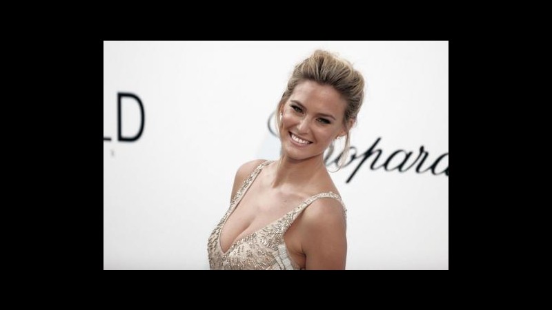 Bar Refaeli si è rotta un braccio