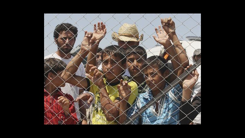 Siria, centinaia fuggono in Turchia, Unhcr offre sostegno