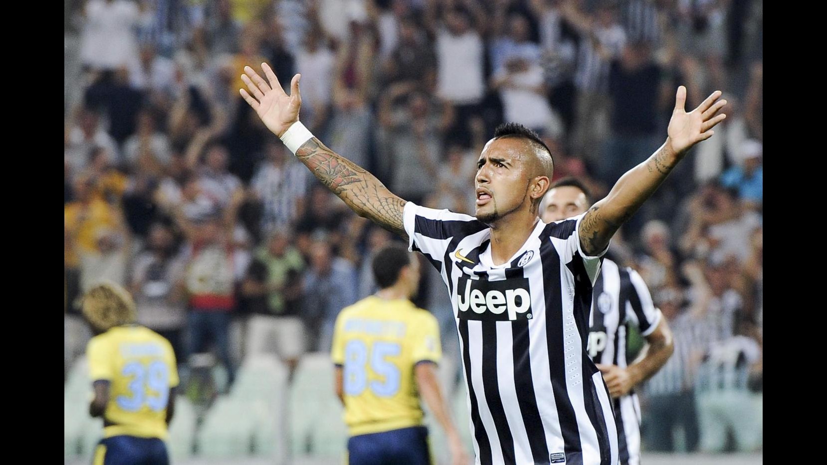 Serie A, furia Juventus: altro poker alla Lazio. Vidal, Vucinic e Tevez firmano 4-1
