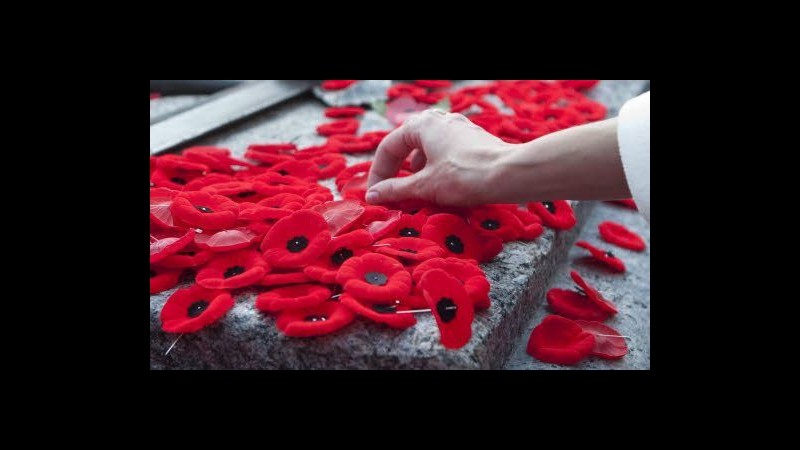 Inghilterra, Cameron contro Fifa per divieto ‘poppies’ sulle maglie