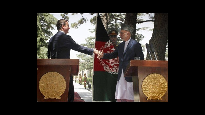 Afghanistan, Cameron lancia appello ai talebani: Entrate in politica