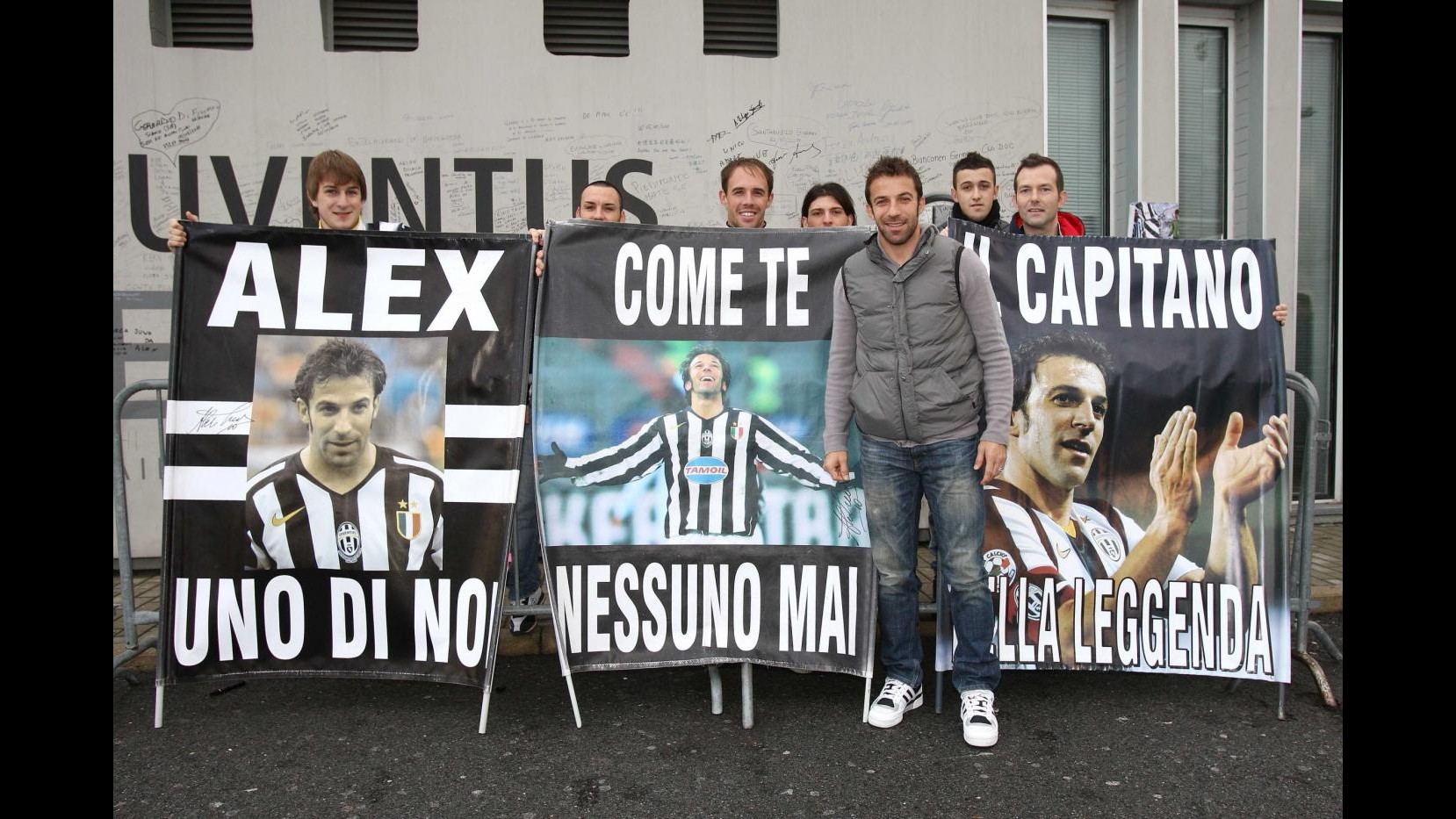 Del Piero compie 37 anni, tifosi e Juve fanno auguri sul web