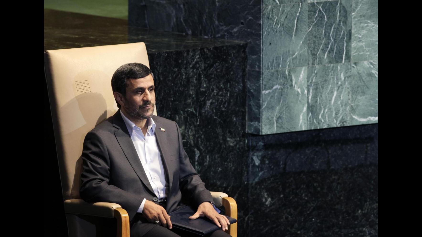 Iran, Ahmadinejad: Sul nucleare non un passo indietro