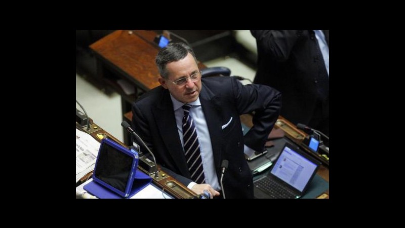 Stracquadanio inseguito da cronisti: ‘Avete rotto’. E scappa dai cc