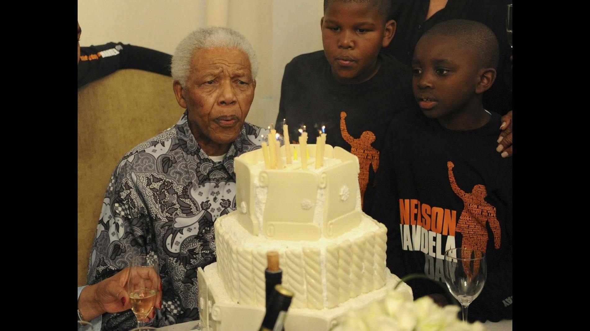 Sudafrica,logo Nelson Mandela disegnato su aerei South African Airways
