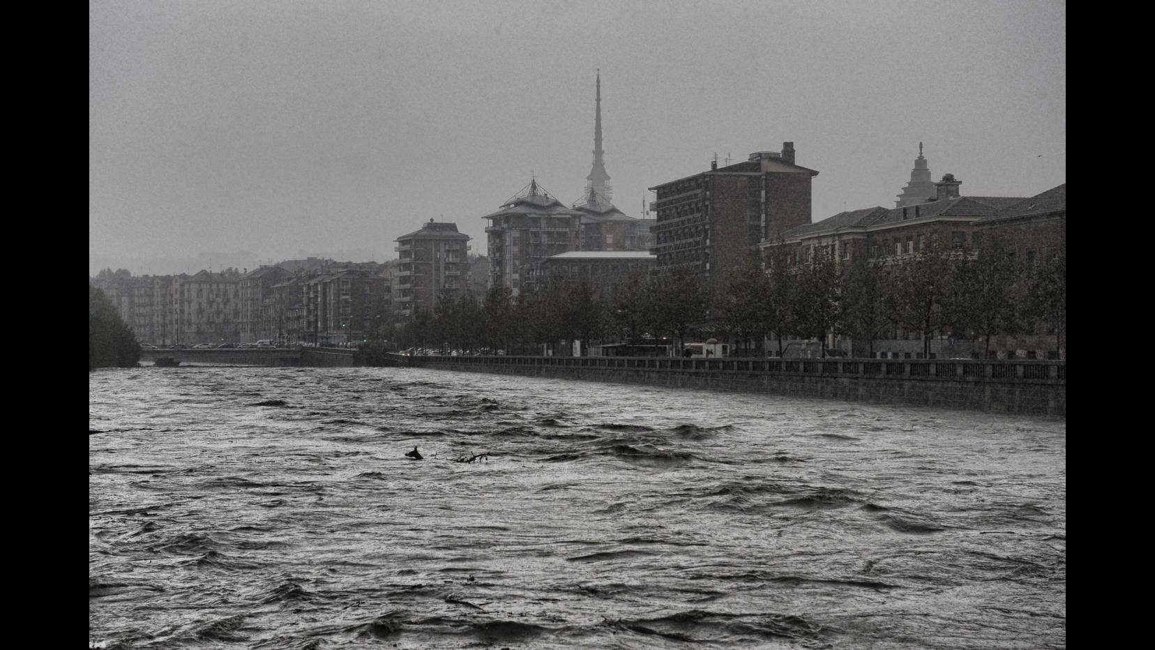 Maltempo, a Torino passata la piena del Po