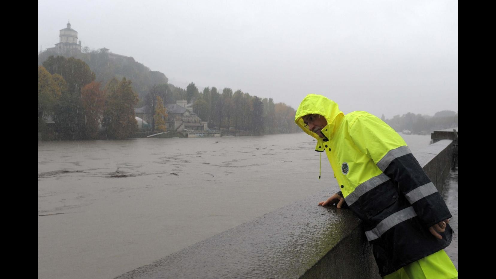 La piena del Po rallenta, Torino respira