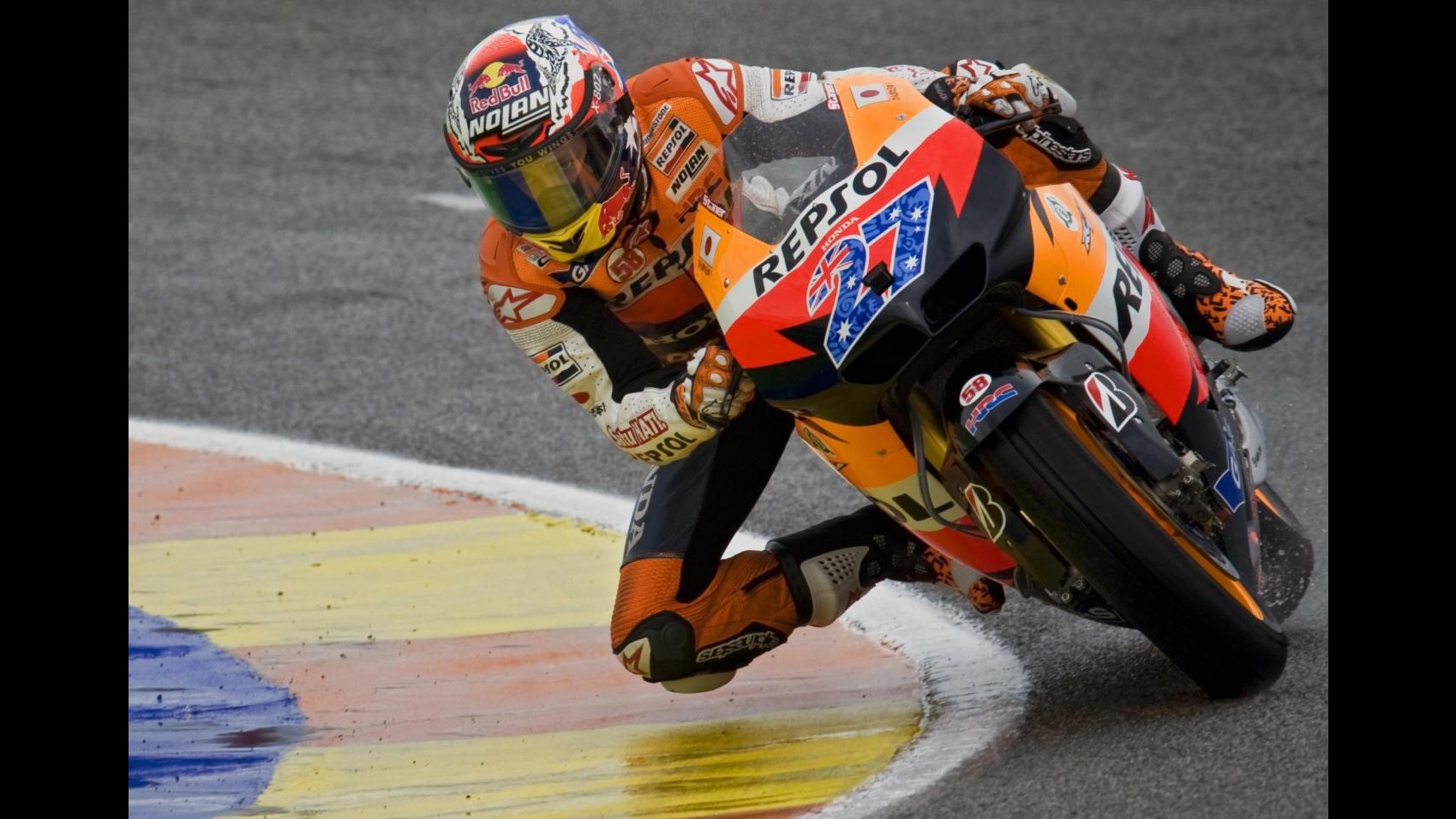 MotoGp, Stoner trionfa a Valencia davanti a Spies e Dovizioso