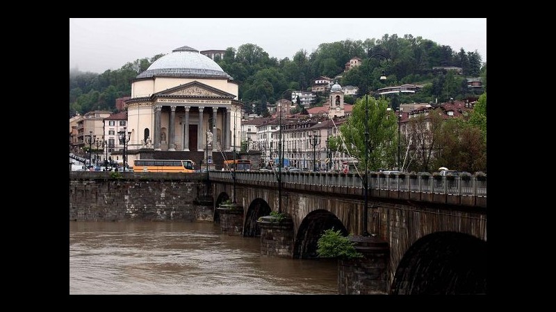 Maltempo, alle 18 riunione per decidere chiusura scuole Torino