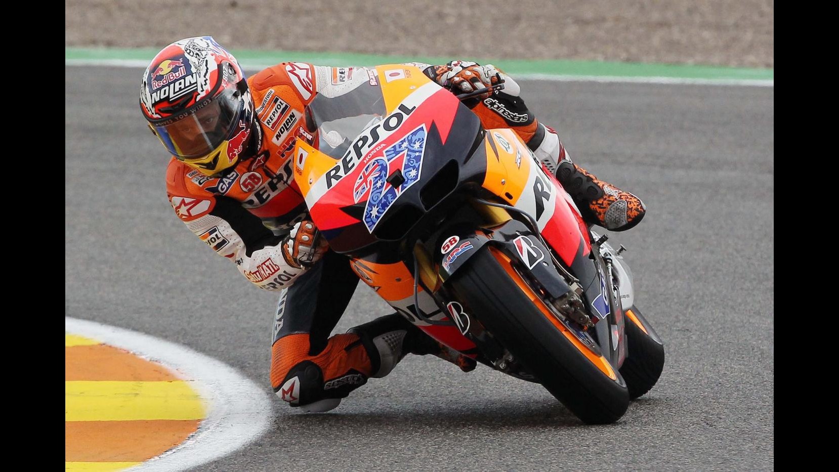 A Valencia Stoner in pole. Rossi sesto con il pensiero a Sic