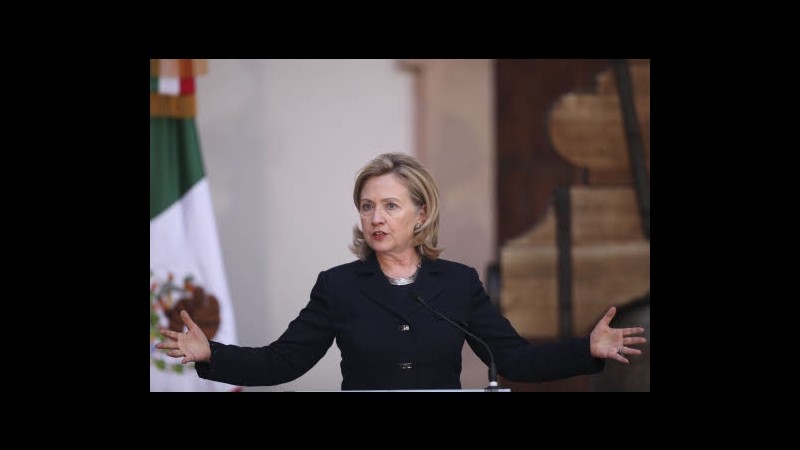 Libia, Clinton da Madrid: Minacce Gheddafi non fermeranno missione