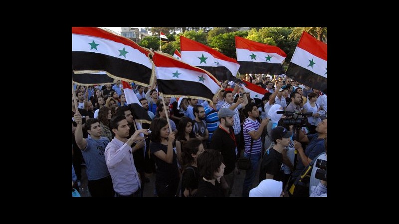 Siria, migliaia di persone in protesta, 3 morti a Jabal al-Zawiya