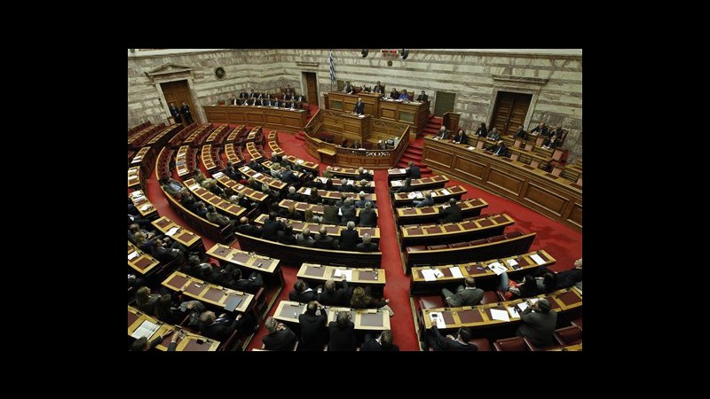 Grecia, governo Papandreou ottiene fiducia