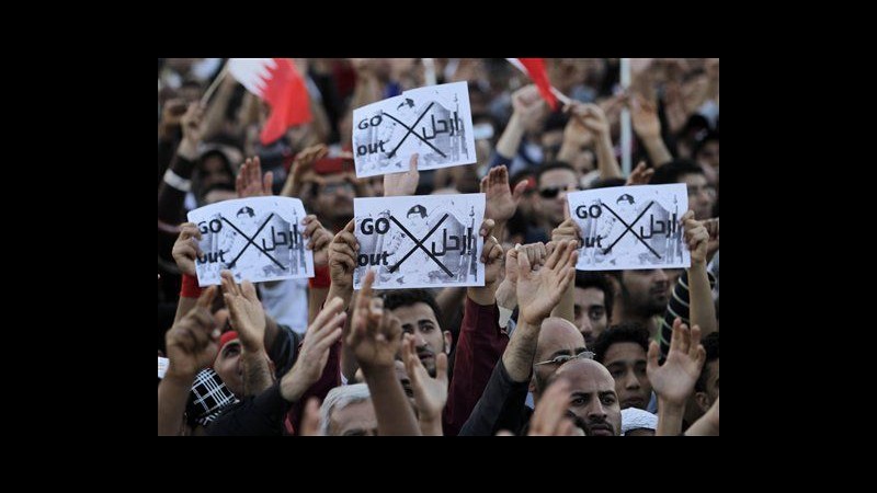 Bahrain, gas lacrimogeni e granate stordenti su manifestanti a Manama